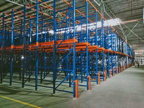 大型仓库安装通廊式货架有什么优势？